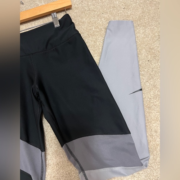 NIKE Colorblock High Waisted Leggings - Picture 3 of 5